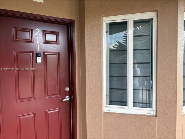 100 SW 130th Ter 211C, Pembroke Pines, FL 33027