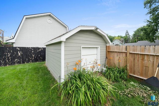 201 Nidaros Ave Avenue, Baltic, SD 57003