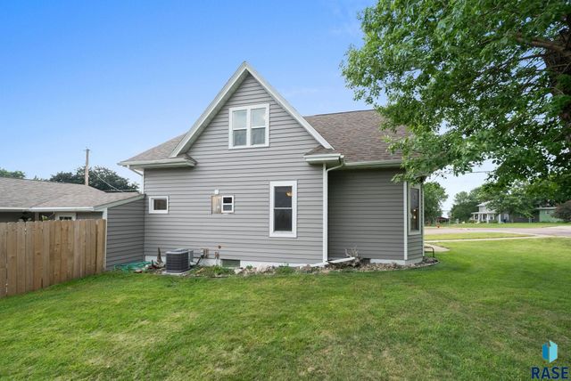 201 Nidaros Ave Avenue, Baltic, SD 57003