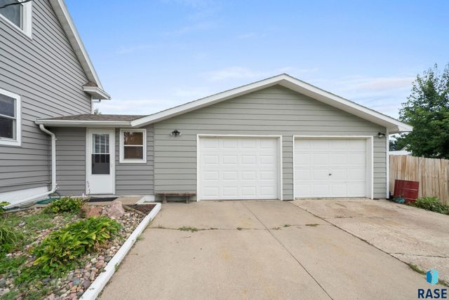 201 Nidaros Ave Avenue, Baltic, SD 57003