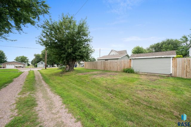 201 Nidaros Ave Avenue, Baltic, SD 57003