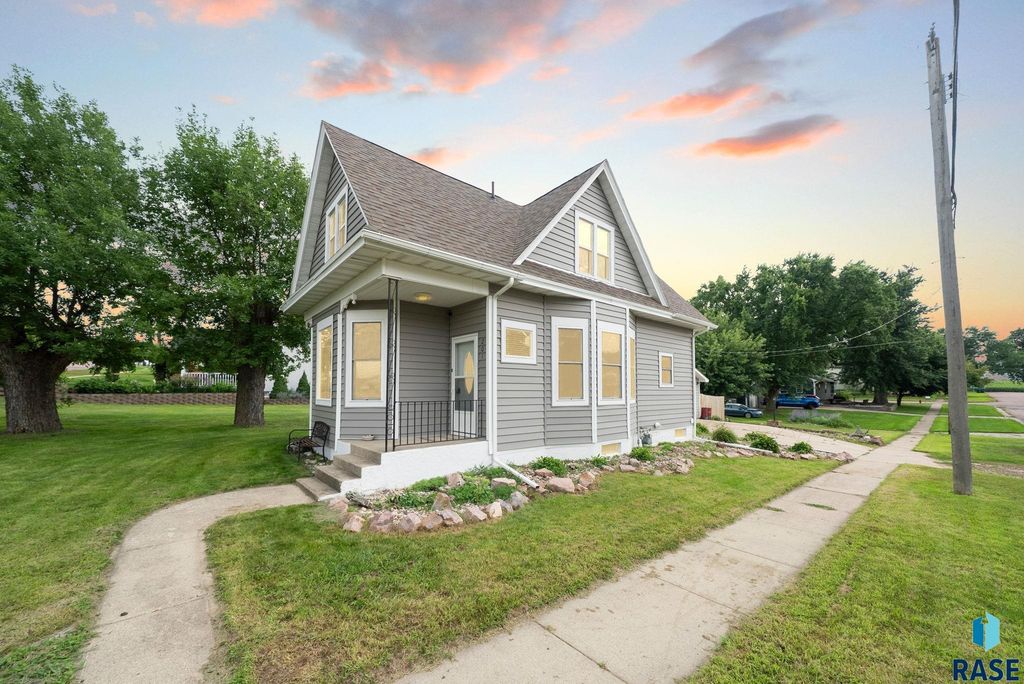 201 Nidaros Ave Avenue, Baltic, SD 57003