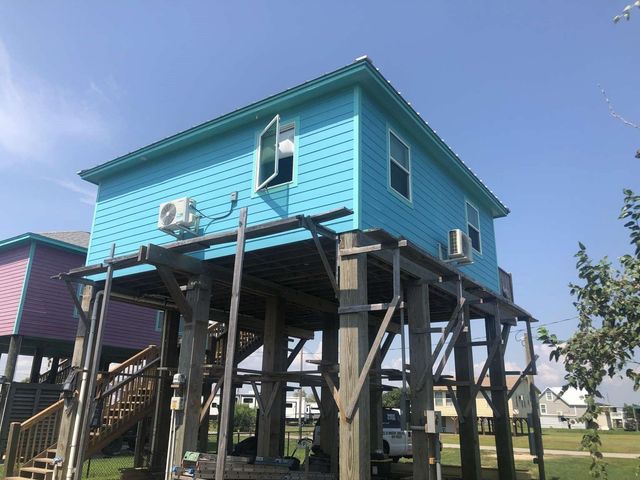 1021 N Sage Road, Crystal Beach, TX 77650