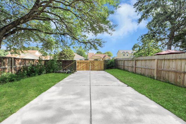 19306 Gladewater Court, Tomball, TX 77375