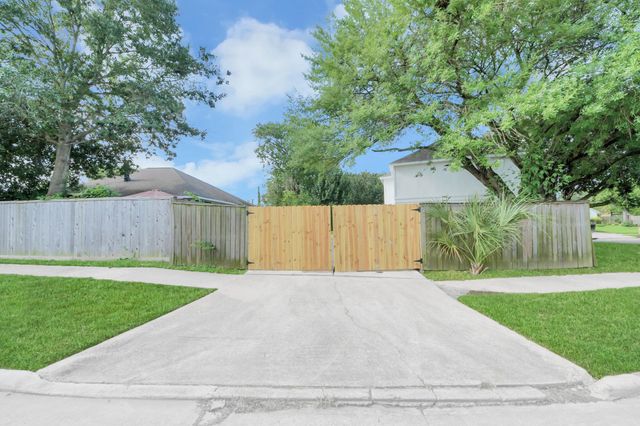 19306 Gladewater Court, Tomball, TX 77375