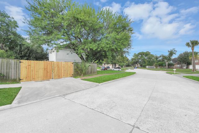 19306 Gladewater Court, Tomball, TX 77375