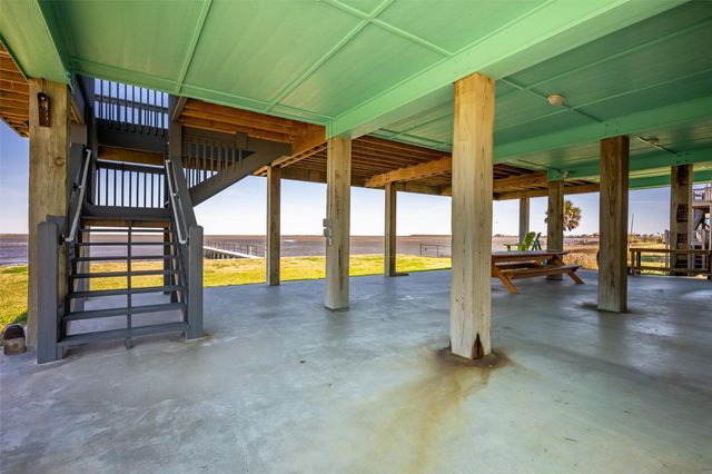 1040 N Gayle Street, Gilchrist, TX 77617