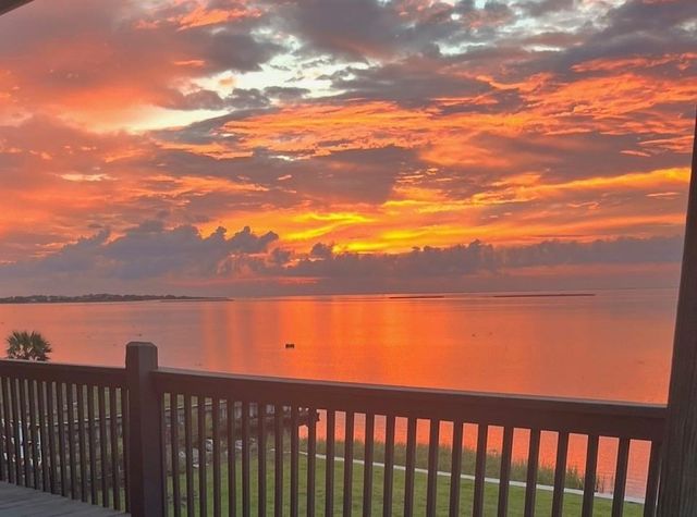 1040 N Gayle Street, Gilchrist, TX 77617