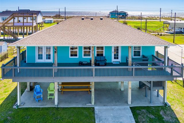 1040 N Gayle Street, Gilchrist, TX 77617