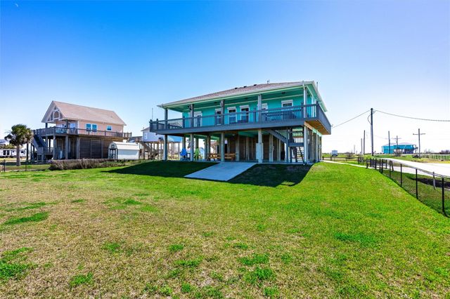 1040 N Gayle Street, Gilchrist, TX 77617