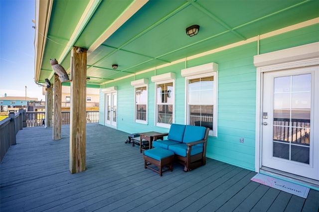 1040 N Gayle Street, Gilchrist, TX 77617