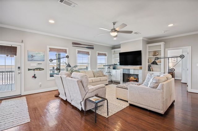 1040 N Gayle Street, Gilchrist, TX 77617