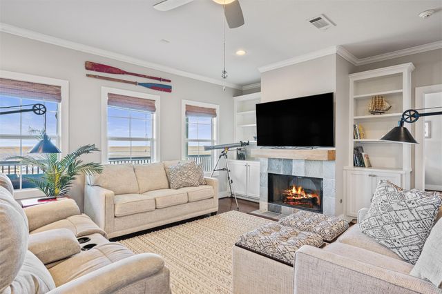 1040 N Gayle Street, Gilchrist, TX 77617