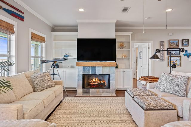 1040 N Gayle Street, Gilchrist, TX 77617