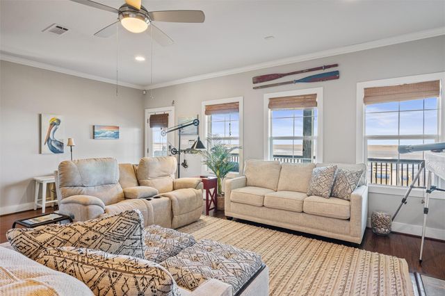 1040 N Gayle Street, Gilchrist, TX 77617