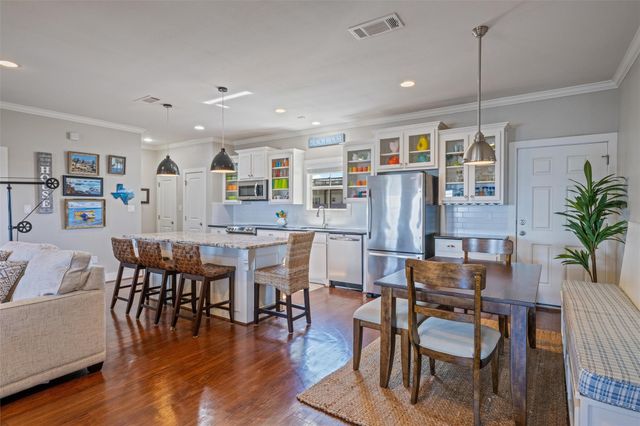 1040 N Gayle Street, Gilchrist, TX 77617