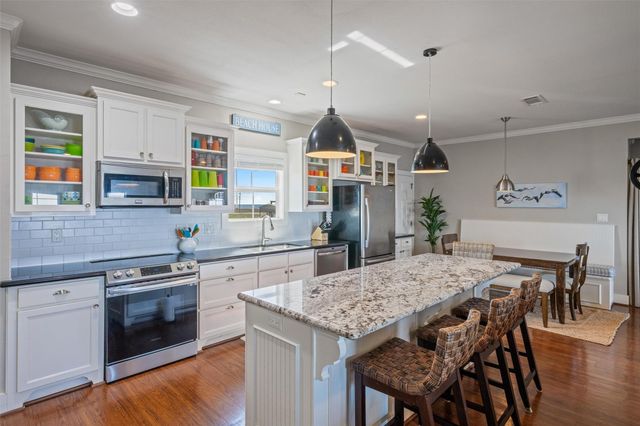 1040 N Gayle Street, Gilchrist, TX 77617