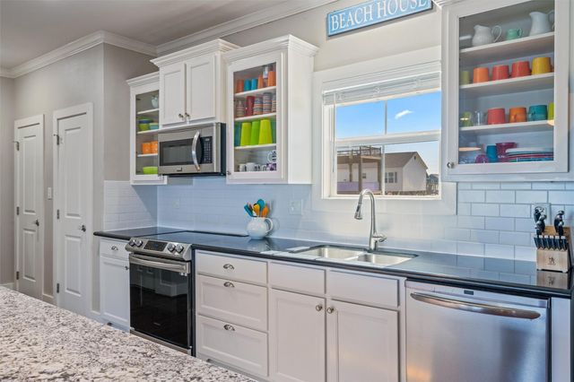 1040 N Gayle Street, Gilchrist, TX 77617