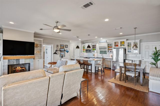 1040 N Gayle Street, Gilchrist, TX 77617