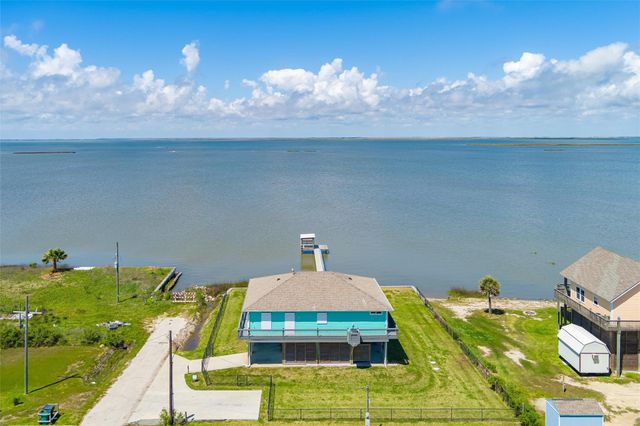 1040 N Gayle Street, Gilchrist, TX 77617