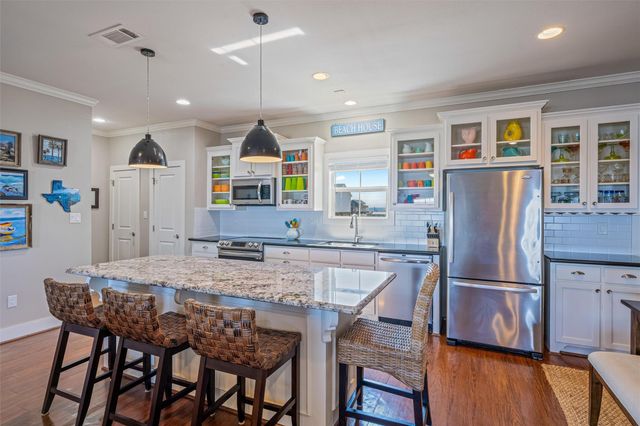 1040 N Gayle Street, Gilchrist, TX 77617