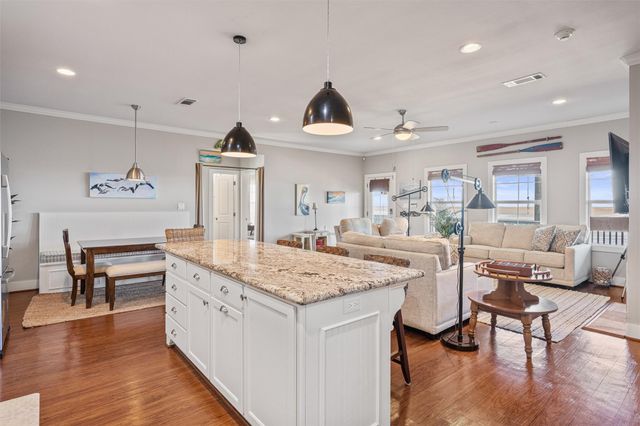 1040 N Gayle Street, Gilchrist, TX 77617