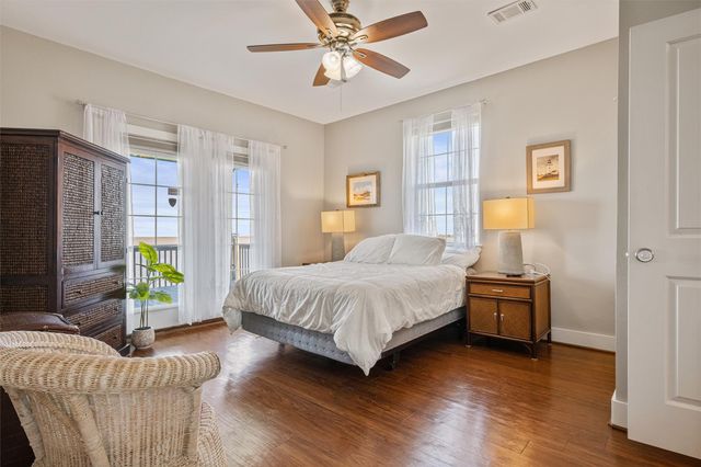 1040 N Gayle Street, Gilchrist, TX 77617