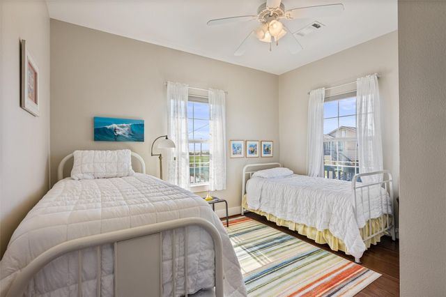 1040 N Gayle Street, Gilchrist, TX 77617