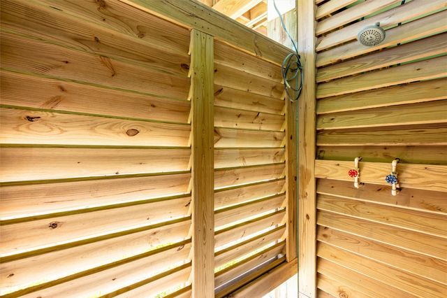 1040 N Gayle Street, Gilchrist, TX 77617