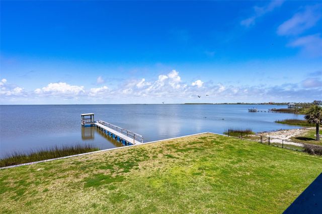 1040 N Gayle Street, Gilchrist, TX 77617