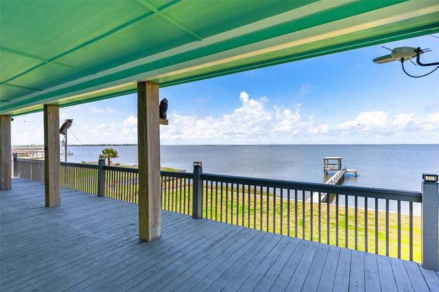 1040 N Gayle Street, Gilchrist, TX 77617