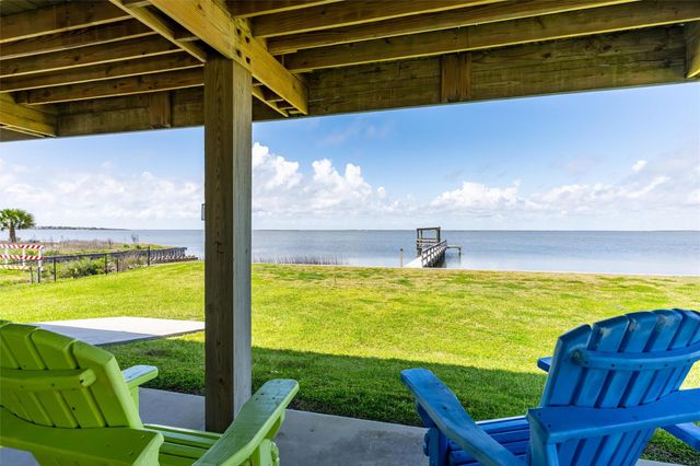 1040 N Gayle Street, Gilchrist, TX 77617