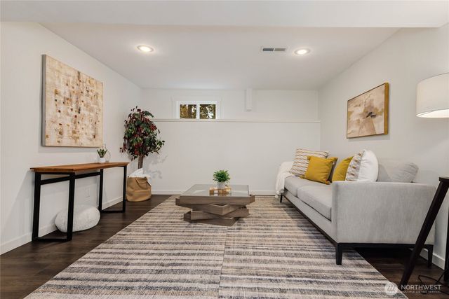 5839 NE 197th Street, Kenmore, WA 98028