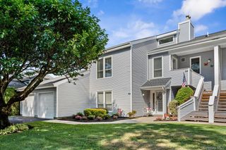 17 Lakeview Drive, Manorville, NY 11949