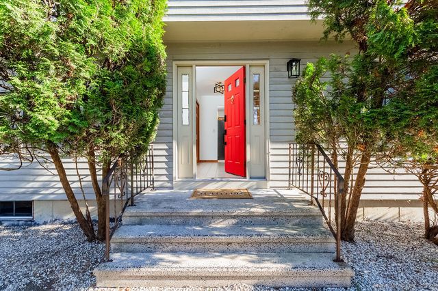 8 Phoebee Lane, Brookfield, CT 06804