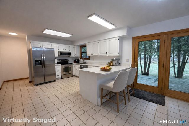 8 Phoebee Lane, Brookfield, CT 06804