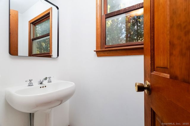 8 Phoebee Lane, Brookfield, CT 06804