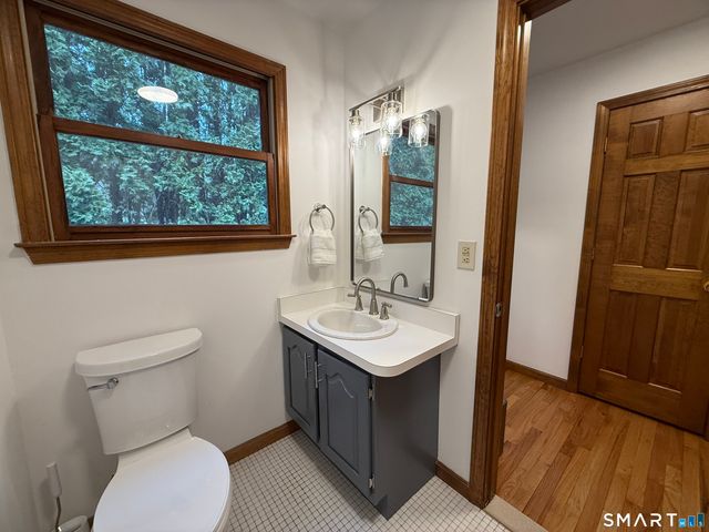 8 Phoebee Lane, Brookfield, CT 06804