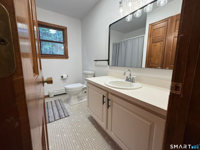 8 Phoebee Lane, Brookfield, CT 06804