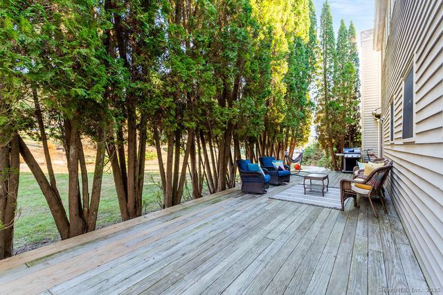 8 Phoebee Lane, Brookfield, CT 06804