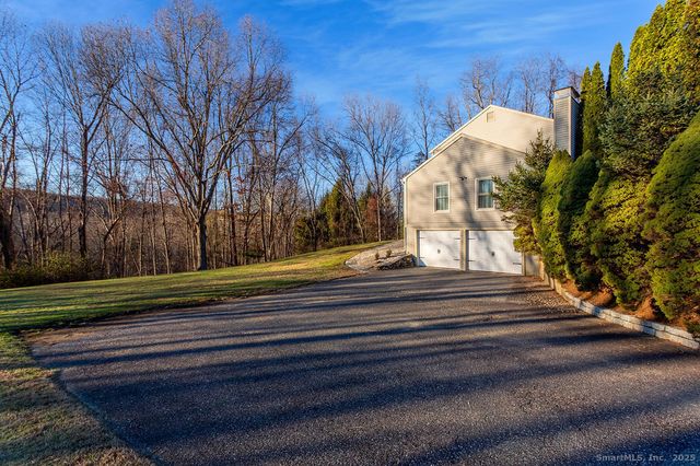 8 Phoebee Lane, Brookfield, CT 06804