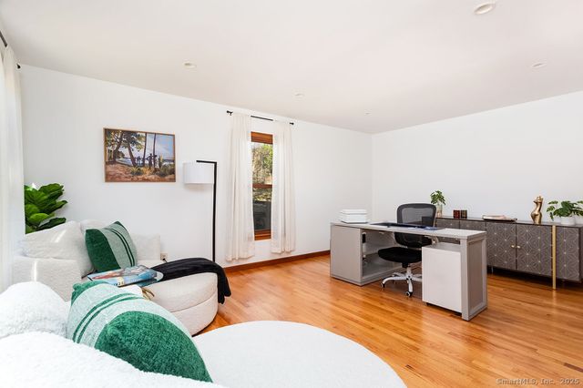 8 Phoebee Lane, Brookfield, CT 06804