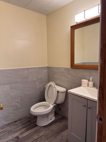 5455 S Wayne Road, Wayne City, MI 48184