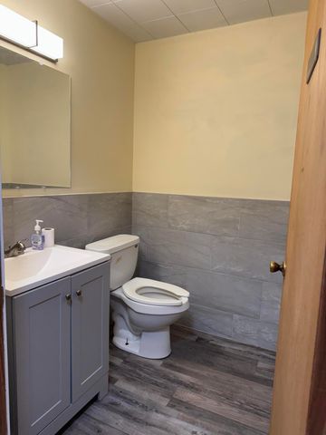 5455 S Wayne Road, Wayne City, MI 48184