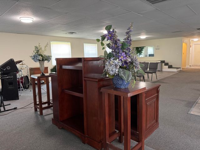 5455 S Wayne Road, Wayne City, MI 48184