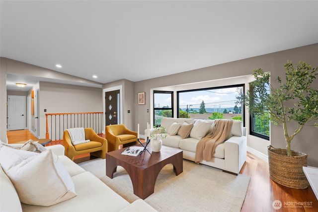 1871 N Skyline Drive, Tacoma, WA 98406