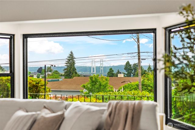 1871 N Skyline Drive, Tacoma, WA 98406