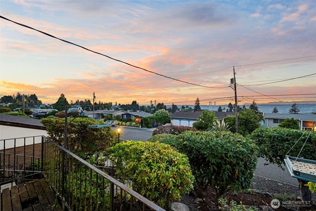 1871 N Skyline Drive, Tacoma, WA 98406
