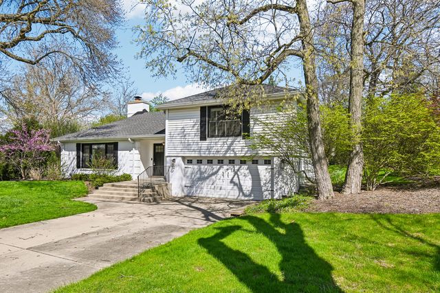 939 Westcliff Lane SE, Deerfield, IL 60015