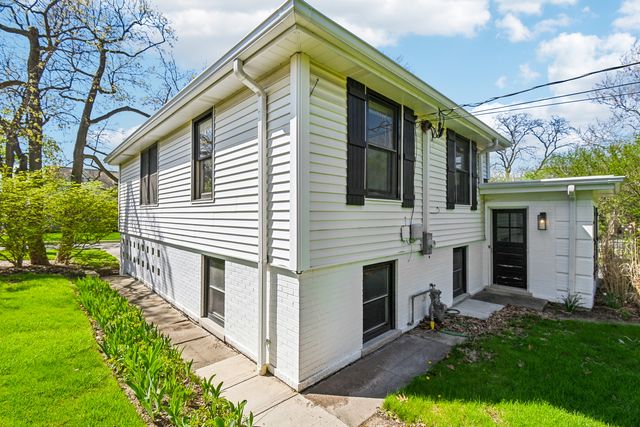 939 Westcliff Lane SE, Deerfield, IL 60015